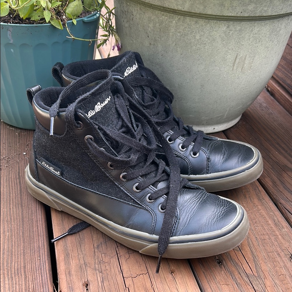 Eddie Bauer Black High-Top Sneakers Sleek Design